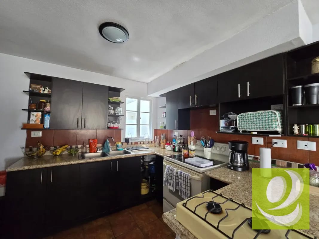 EN VENTA CASA EN JARDINES DE ARRAZOLA CERCA DE LA U — Casa en Venta en San José Pinula, Guatemala, Ciudad — foto 4 de 9