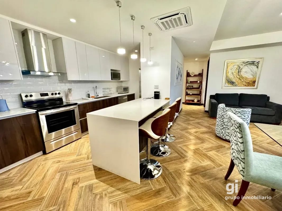 Apartamento en venta amueblado 3 dormitorios y cuarto de servicios, zona 10 — Apartamento en Venta en Zona 10, Guatemala, Ciudad — foto 1 de 14