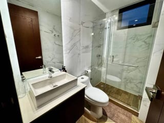 Apartamento en venta amueblado 3 dormitorios y cuarto de servicios, zona 10 — Apartamento en Venta en Zona 10, Guatemala, Ciudad — miniatura 8 de 14