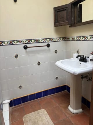 ALQUILER CASA AMUEBLADA A POCOS PASOS DEL CASCO DE ANTIGUA — Casa en Alquiler en Antigua, Sacatepéquez — miniatura 5 de 15