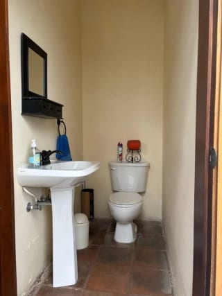ALQUILER CASA AMUEBLADA A POCOS PASOS DEL CASCO DE ANTIGUA — Casa en Alquiler en Antigua, Sacatepéquez — miniatura 4 de 15