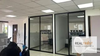 OFICINA EN RENTA DESIGN CENTER ZONA 10 — Oficina en Alquiler en Zona 10, Guatemala, Ciudad — miniatura 1 de 3