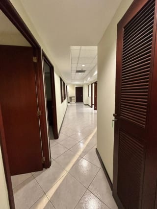 Amplia Oficina Europlaza — Oficina en Alquiler en Europlaza, Zona 14, Guatemala, Ciudad — miniatura 9 de 11