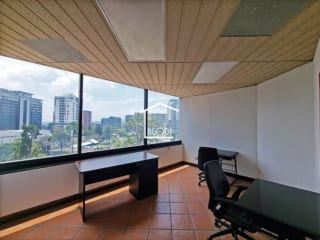 Oficina en Zona 10 — Oficina en Alquiler en Zona 10, Guatemala, Ciudad — miniatura 2 de 3