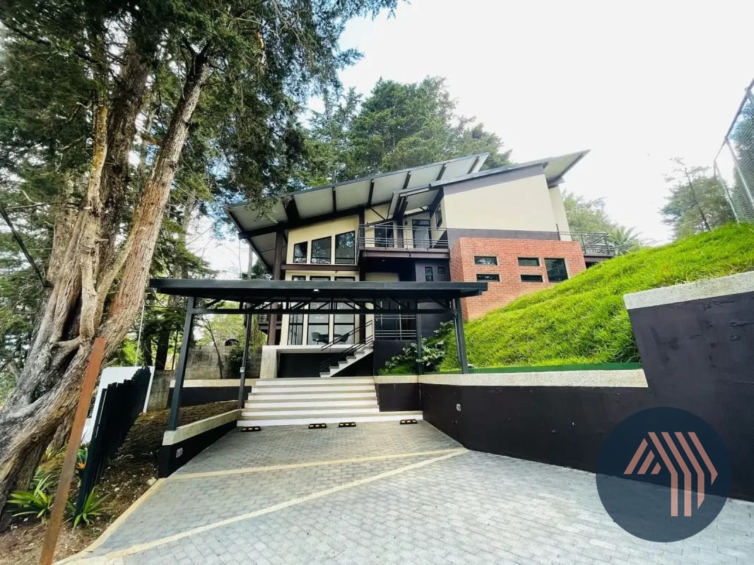 VENTA DE MODERNA CASA - SAN ANTONIO, KM 16 CARR. SALVADOR — Casa en Venta en San Antonio, Carretera a El Salvador, Guatemala, Ciudad — foto 1 de 16