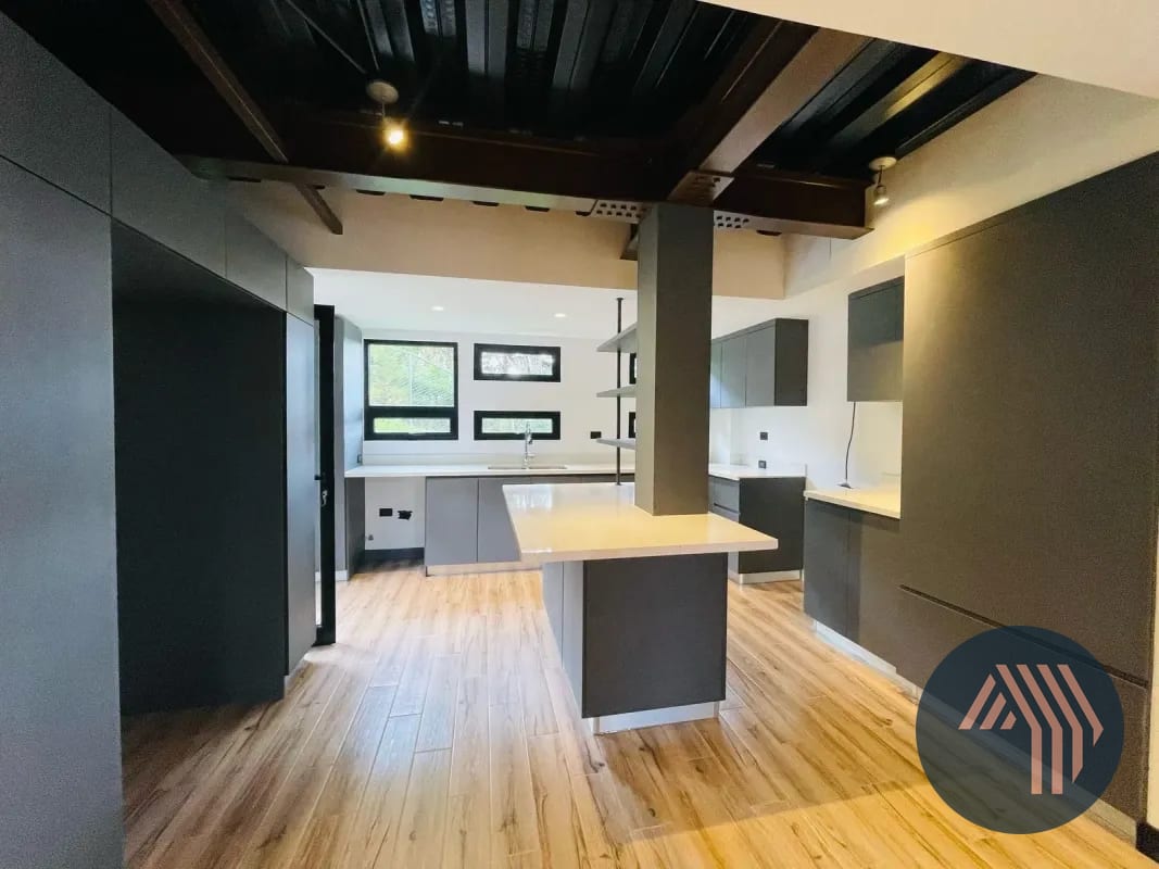 VENTA DE MODERNA CASA - SAN ANTONIO, KM 16 CARR. SALVADOR — Casa en Venta en San Antonio, Carretera a El Salvador, Guatemala, Ciudad — foto 8 de 16