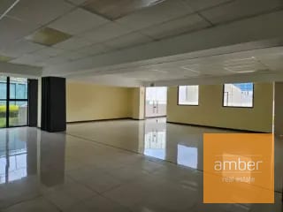 Edificio de oficinas con sótano en Zona 10 — Edificio en Alquiler en Zona 10, Guatemala, Ciudad — miniatura 12 de 13