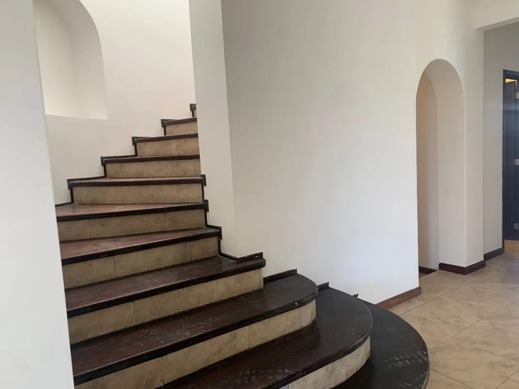BONITA Y AMPLIA DE CASA 2 NIVELES EN LAZOS DE FRAIJANES — Casa en Venta en Lazos de Fraijanes, Carretera a El Salvador, Guatemala, Ciudad — foto 8 de 11