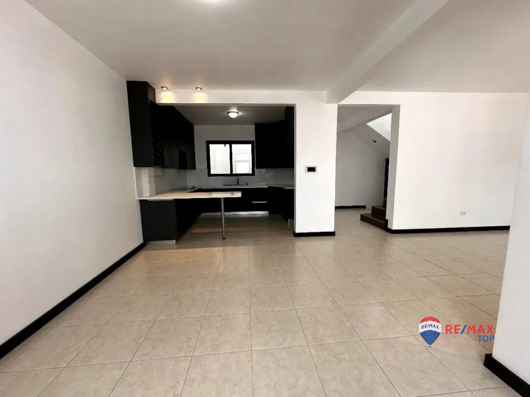 CASA NUEVA DENTRO DE COND. ARRAZOLA — Casa en Venta en Arrazola II, Carretera a El Salvador, Guatemala, Ciudad — foto 2 de 10