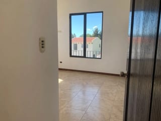 BONITA Y AMPLIA DE CASA 2 NIVELES EN LAZOS DE FRAIJANES — Casa en Venta en Lazos de Fraijanes, Carretera a El Salvador, Guatemala, Ciudad — miniatura 4 de 11