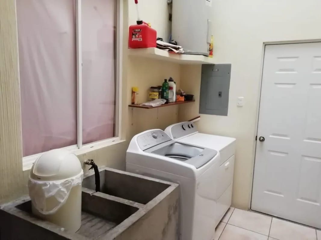 PRECIOSA CASA EN VENTA CARRETERA A EL SALVADOR KM22.7 — Casa en Venta en Villas Campestre II, Carretera a El Salvador, Guatemala, Ciudad — foto 3 de 13