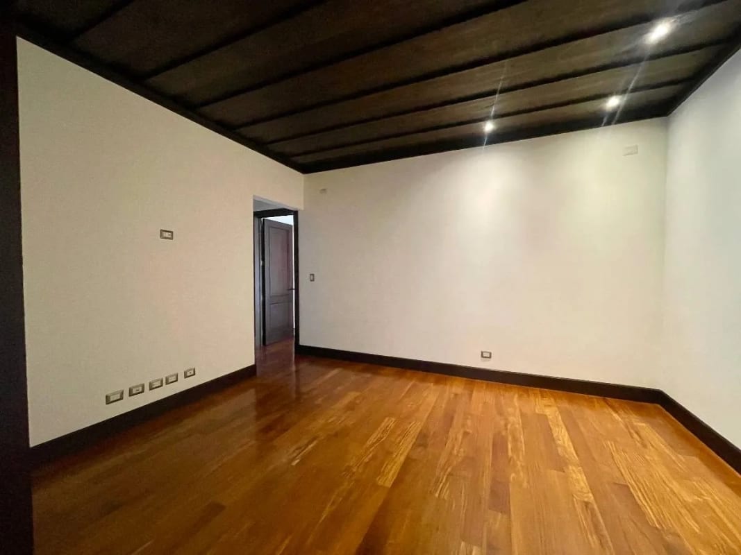 APARTAMENTO AMPLIO  RENTA MUXBAL CONDOMINIO ALBEREDA DE LA ESPAÑOLA 300 MTS2~3 DORMITORIOS, SALA FAMILIAR ~ DORMITORIO DE SERVICIO 2 PARQUEOS $2,500 (NO SE ACEPTAN MASCOTAS) — Apartamento en Alquiler en Muxbal, Guatemala, Ciudad — foto 12 de 12
