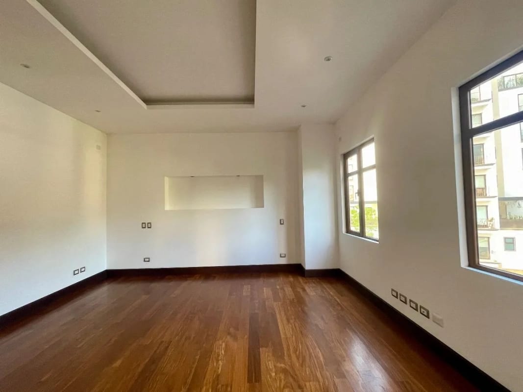 APARTAMENTO AMPLIO  RENTA MUXBAL CONDOMINIO ALBEREDA DE LA ESPAÑOLA 300 MTS2~3 DORMITORIOS, SALA FAMILIAR ~ DORMITORIO DE SERVICIO 2 PARQUEOS $2,500 (NO SE ACEPTAN MASCOTAS) — Apartamento en Alquiler en Muxbal, Guatemala, Ciudad — foto 11 de 12