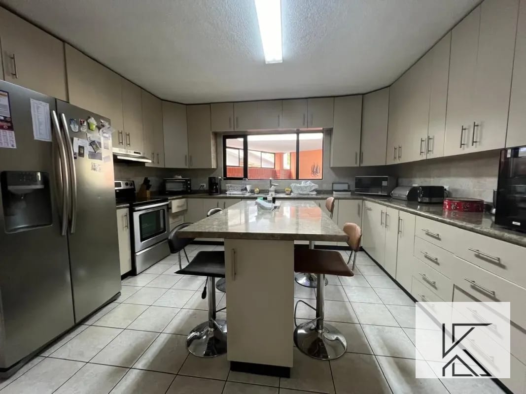 Linda casa en venta en Residencial El Horizonte, CAES — Casa en Venta en El Horizonte, Carretera a El Salvador, Guatemala, Ciudad — foto 3 de 9
