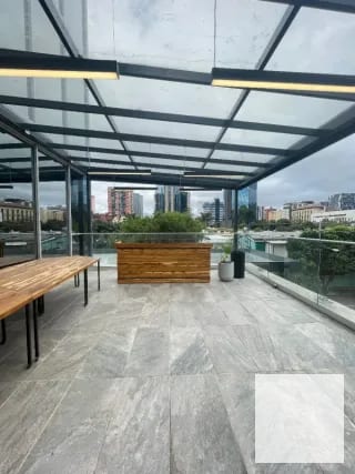 Moderna oficina para estrenar, completamente equipada y decorada - Zona 10 — Oficina en Alquiler en Vasanta, Zona 10, Guatemala, Ciudad — miniatura 4 de 9