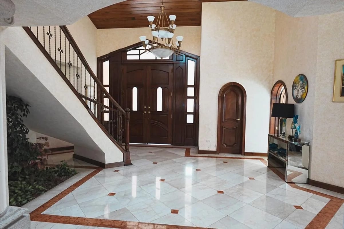Vendo Exclusiva Casa en Villas del Pinar Km.19.4 Carretera a El Salvador — Casa en Venta en Villas del Pinar, Carretera a El Salvador, Guatemala, Ciudad — foto 6 de 17