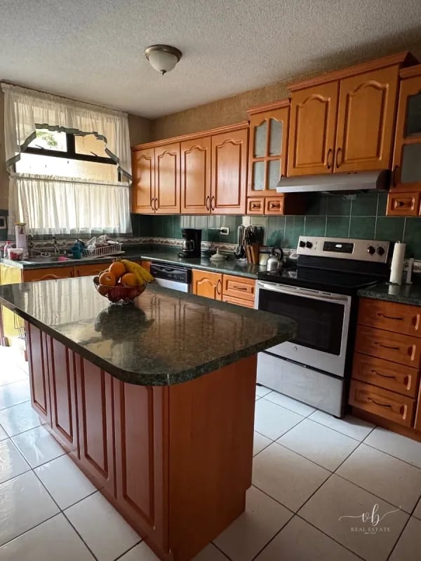 Casa en venta - Montebello 2 - CAES km 9.5 — Casa en Venta en Montebello II, Carretera a El Salvador, Guatemala, Ciudad — foto 7 de 14