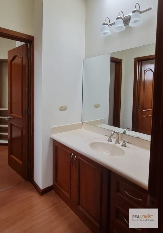 VENDO CASA EN PORTAL DEL BOSQUE KM. 22 CARRETERA AL SALVADOR — Casa en Venta en Portal del Bosque, Carretera a El Salvador, Guatemala, Ciudad — foto 7 de 17