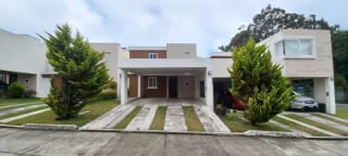 Linda y acogedora casa en Venta en Paseo Arrazola (CAES) — Casa en Venta en Carretera a El Salvador, Guatemala, Ciudad — miniatura 1 de 15