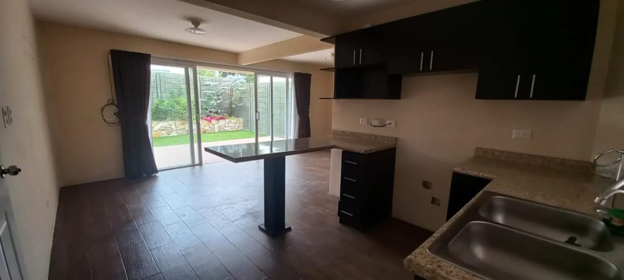 Linda y acogedora casa en Venta en Paseo Arrazola (CAES) — Casa en Venta en Carretera a El Salvador, Guatemala, Ciudad — foto 12 de 15