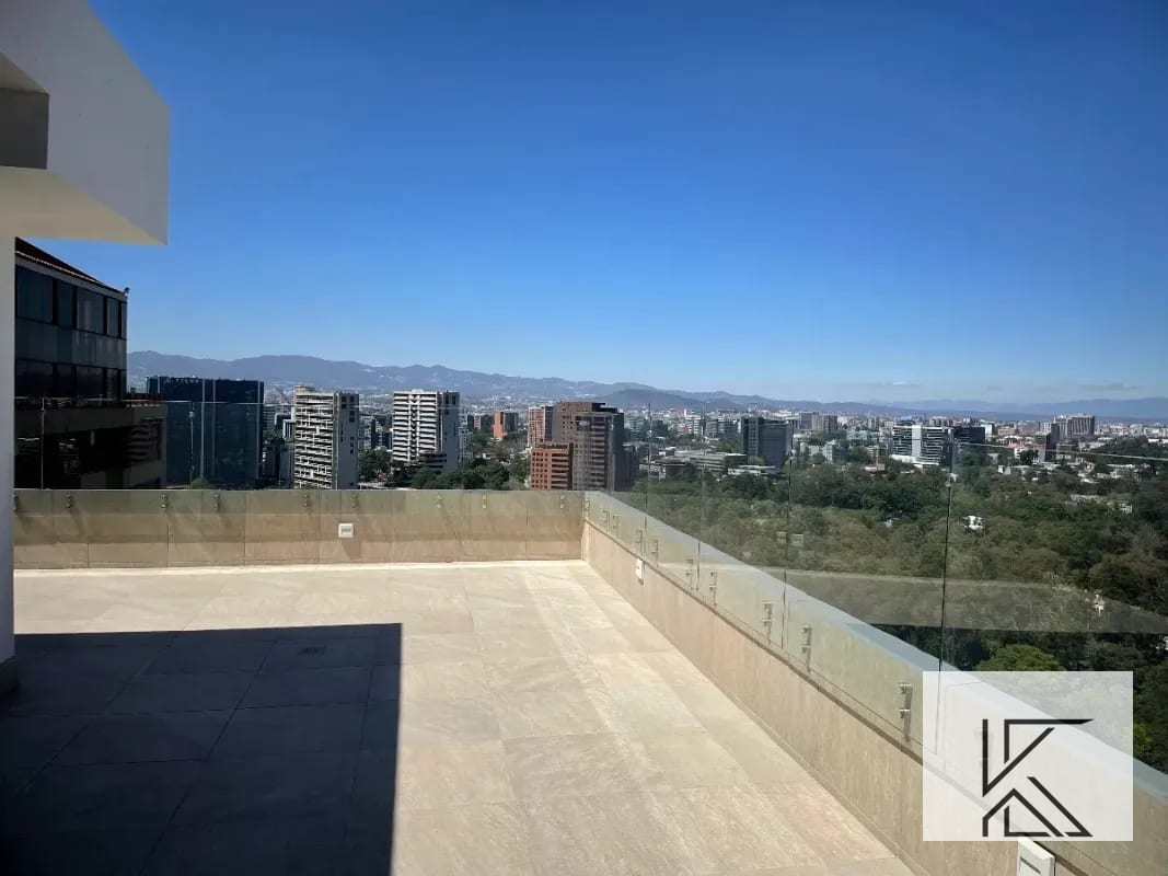 Moderno y Lujoso Penthouse en el Edificio Milenia, zona 10 — Apartamento en Venta en Milenia, Zona 10, Guatemala, Ciudad — foto 11 de 11