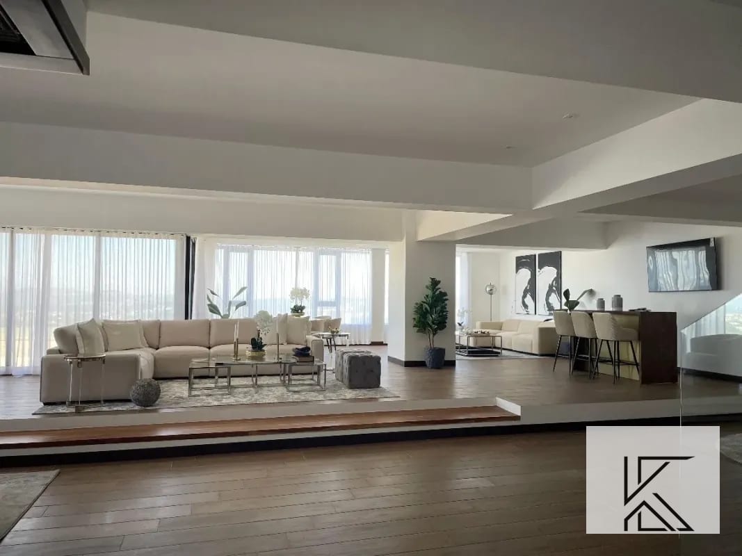 Moderno y Lujoso Penthouse en el Edificio Milenia, zona 10 — Apartamento en Venta en Milenia, Zona 10, Guatemala, Ciudad — foto 10 de 11