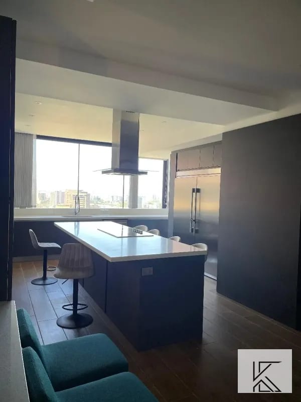 Moderno y Lujoso Penthouse en el Edificio Milenia, zona 10 — Apartamento en Venta en Milenia, Zona 10, Guatemala, Ciudad — foto 2 de 11