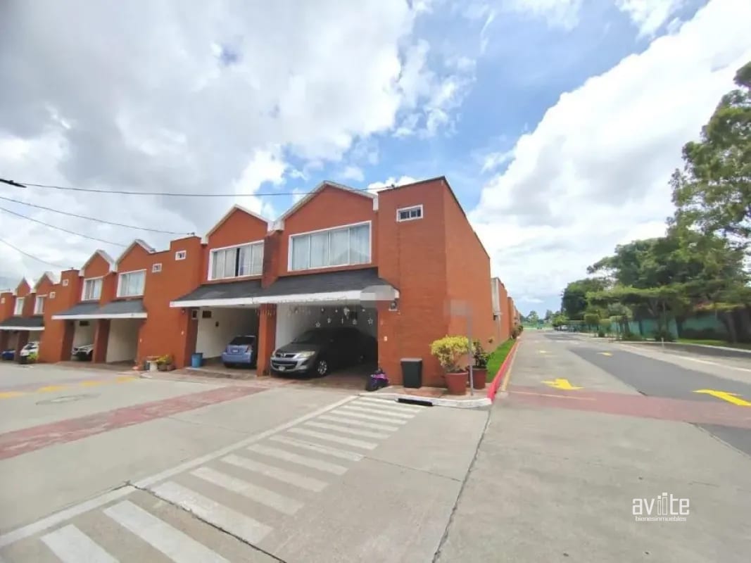Cañadas del Naranjo, zona 4 de Mixco. Casa en venta Q1,900,000 — Casa en Venta en Montserrat II, Zona 4 Mixco, Guatemala, Ciudad — foto 2 de 17
