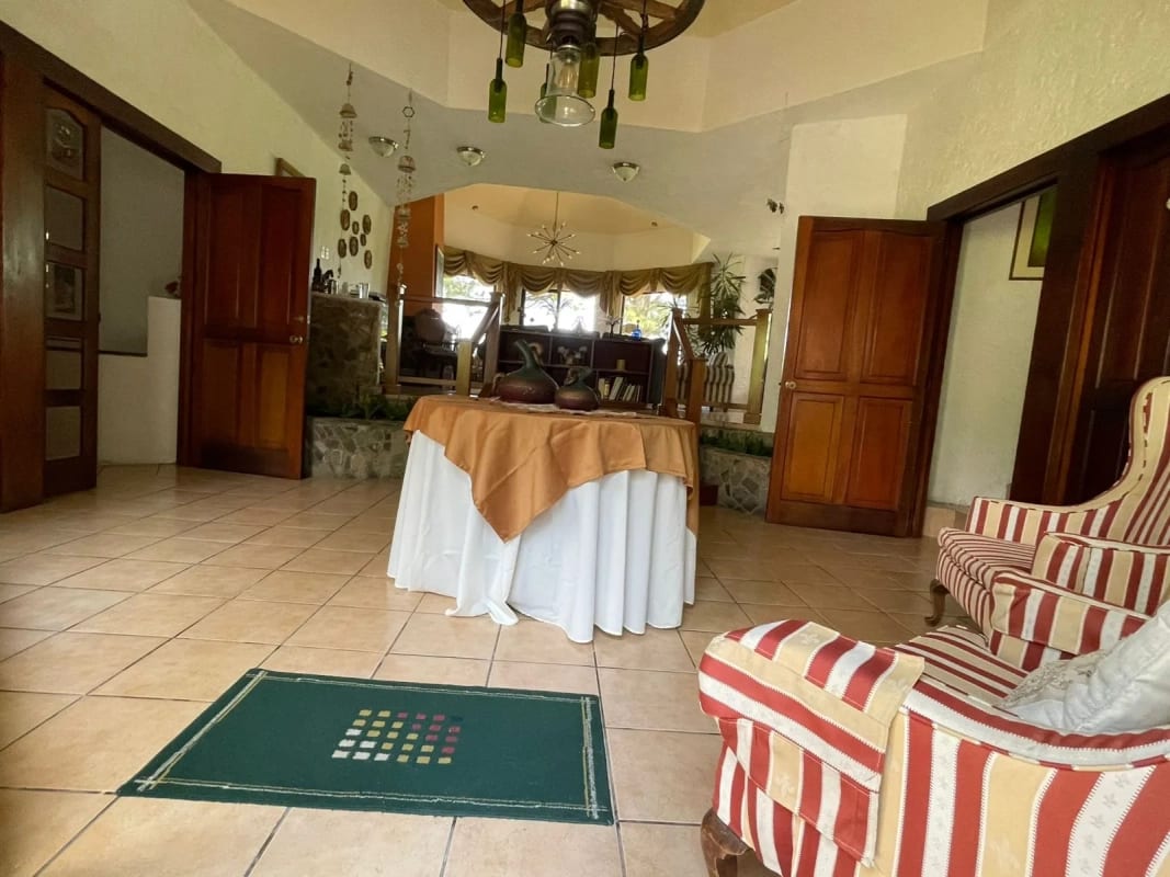 Amplia casa en venta en Muxbal — Casa en Venta en Muxbal, Guatemala, Ciudad — foto 15 de 17