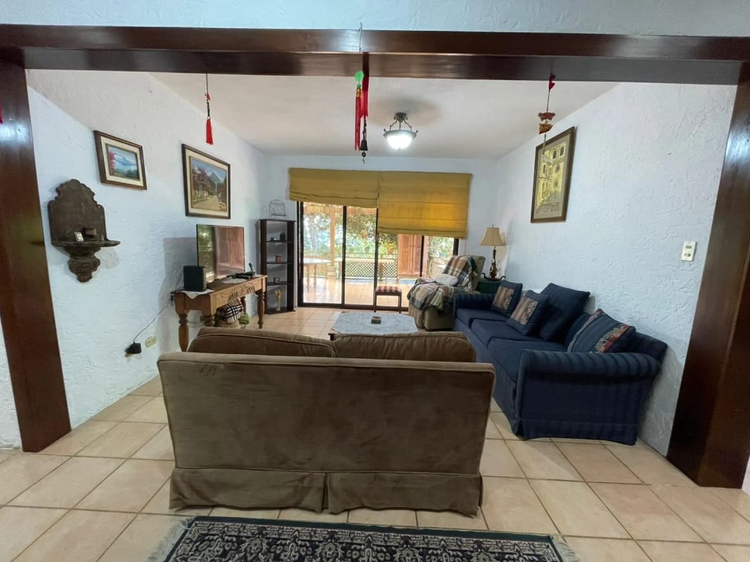 Amplia casa en venta en Muxbal — Casa en Venta en Muxbal, Guatemala, Ciudad — foto 10 de 17