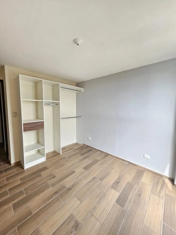 Vendo apartamento en zona 11 sobre la Roosevelt a la altura de centro españo — Apartamento en Alquiler en Zona 11, Guatemala, Ciudad — foto 4 de 8
