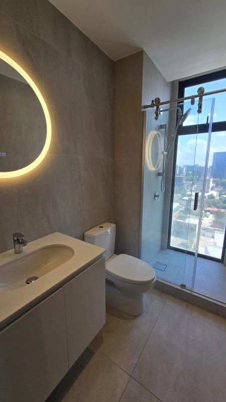 Se Alquila Apto. Edificio Vasanta, Zona 10. — Apartamento en Alquiler en Vasanta, Zona 10, Guatemala, Ciudad — foto 2 de 14