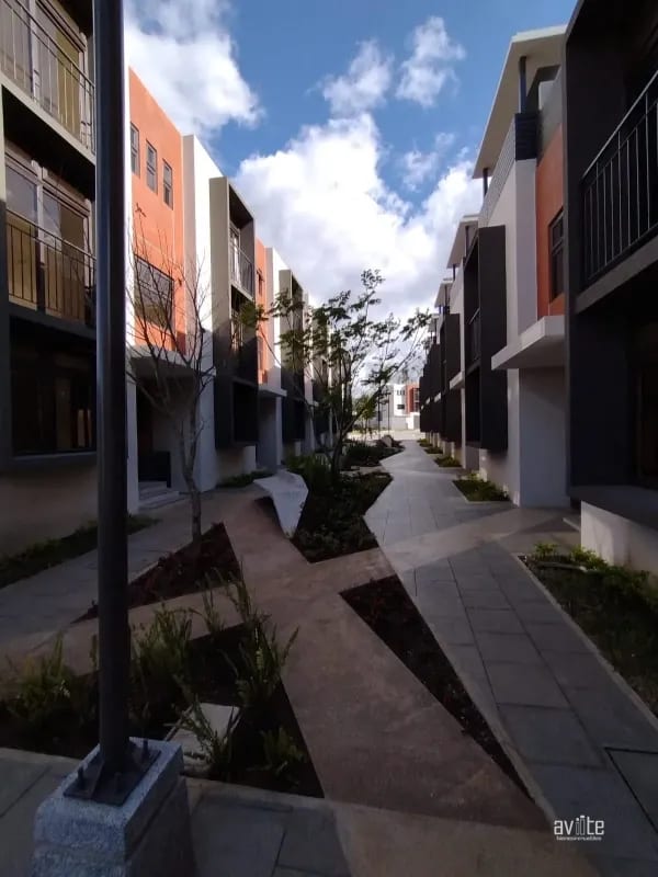 CONDADO NARANJO: 4 habitaciones, 3.5 baños, 2 parqueos Q9,500 — Casa en Alquiler en Condado Naranjo, Zona 4 Mixco, Guatemala, Ciudad — foto 1 de 6