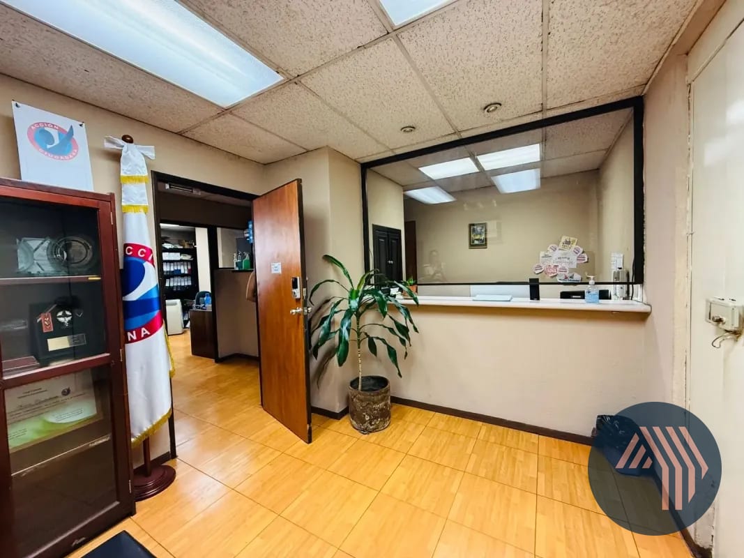 ALQUILER DE AMPLIA OFICINA 200MT2 - REFORMA MONTUFAR, ZONA 10 — Oficina en Alquiler en Reforma Montúfar, Zona 10, Guatemala, Ciudad — foto 1 de 14