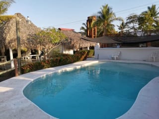 Terreno con 2 boungalows en Monterrico — Terreno en Venta en Monterrico, Santa Rosa — miniatura 1 de 7
