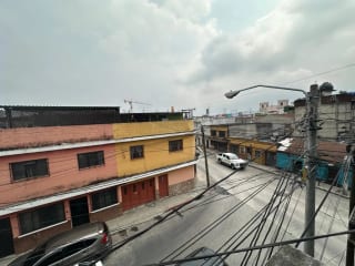 CASA EN VENTA EN ZONA 6, CUENTA CON 3 LOCALES, MEDIA CUADRA DE CALLE MARTÍ — Casa en Venta en Zona 6, Guatemala, Ciudad — miniatura 2 de 12