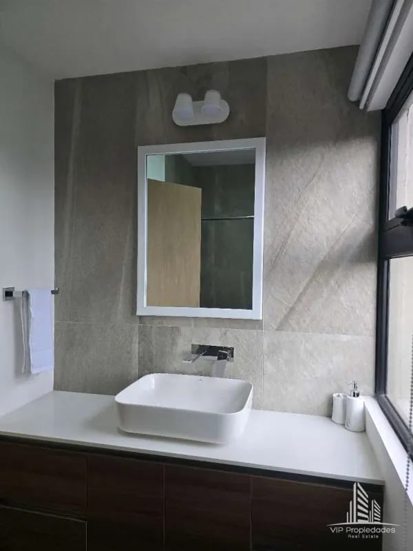 BONADIEZ, Zona 10 Apartamento en venta amueblado y equipado — Apartamento en Venta en Bonadiez, Zona 10, Guatemala, Ciudad — foto 4 de 10