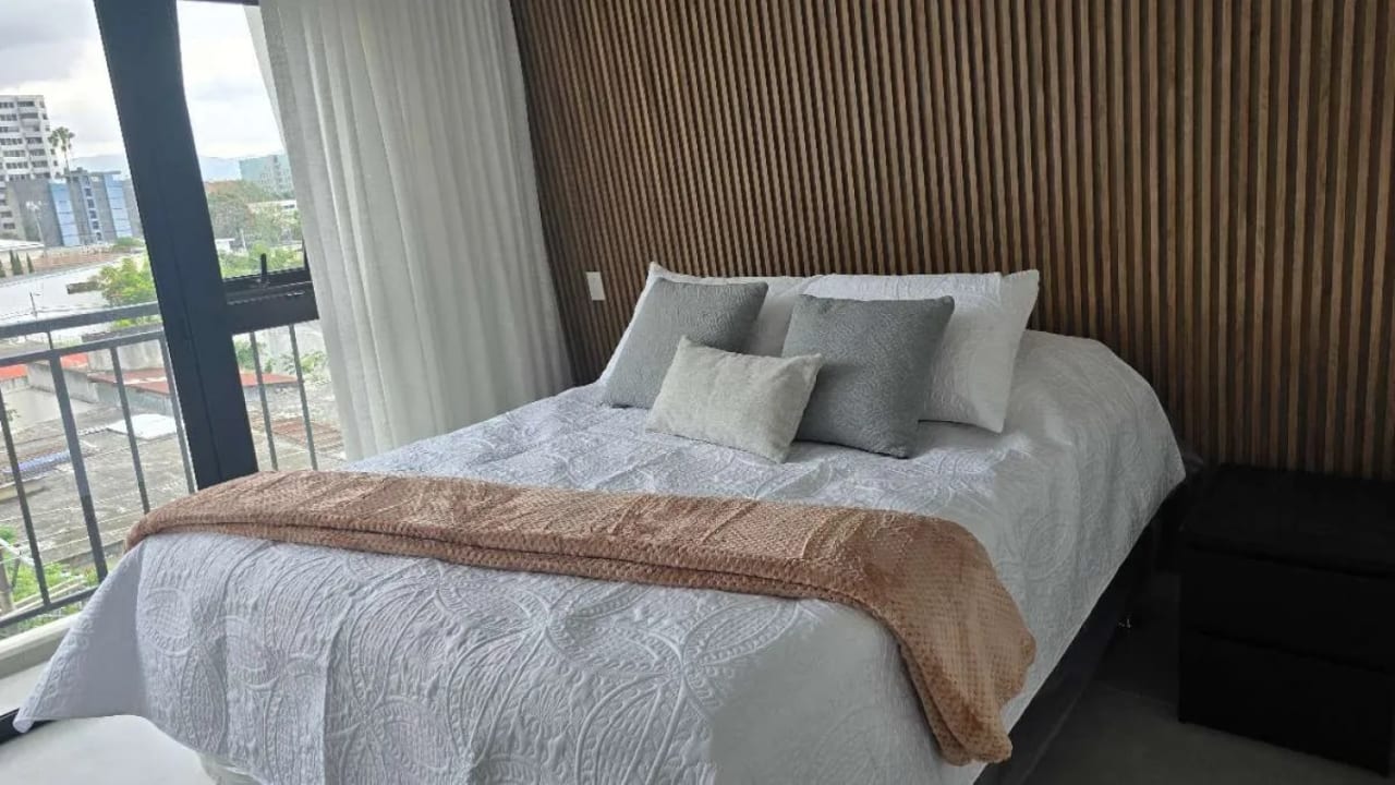BONADIEZ, Z10. Apartamento amueblado y equipado en renta — Apartamento en Alquiler en Bonadiez, Zona 10, Guatemala, Ciudad — foto 9 de 13