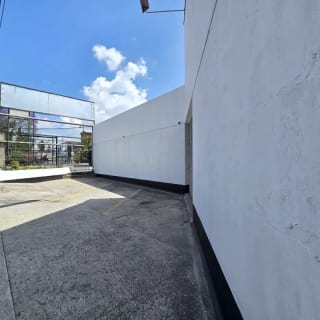 Bodega y Oficinas - Renta - Zona 12 Avenida Petapa — Bodega / Ofibodega en Alquiler en Zona 12, Guatemala, Ciudad — miniatura 2 de 9