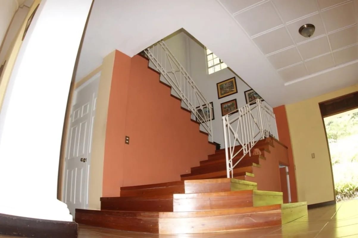 Casa en Venta - Tronco 2 EL ENCINAL Zona 7 Mixco — Casa en Venta en El Encinal, Zona 7 Mixco, Guatemala, Ciudad — foto 8 de 15