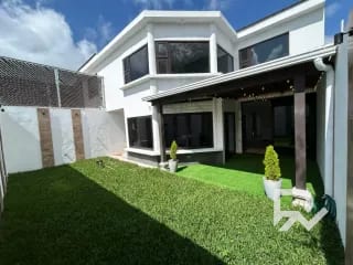 Venta de casa en CAES entrada San José Pinula, Los Manantiales — Casa en Venta en San José Pinula, Guatemala, Ciudad — miniatura 1 de 16