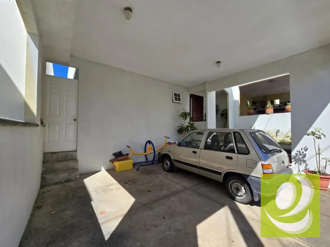 VENDO CASA EN JARDINES DE ARRAZOLA FRAIJANES — Casa en Venta en Carretera a El Salvador, Guatemala, Ciudad — foto 2 de 6
