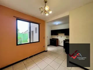 CASA EN VENTA SAN CRISTOBAL, ZONA 8 MIXCO — Casa en Venta en Pinares de San Cristobal, Zona 8 Mixco, Guatemala, Ciudad — miniatura 6 de 14