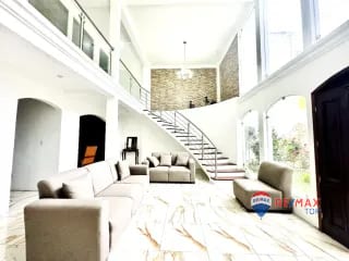 CASA EN VENTA EN RESIDENCIAL VISTAS DE FLORENCIA 4 DORMITORIOS / A 10 MIN. DE ANTIGUA GUATEMALA — Casa en Venta en San Miguel Milpas Altas, Sacatepéquez — miniatura 1 de 6