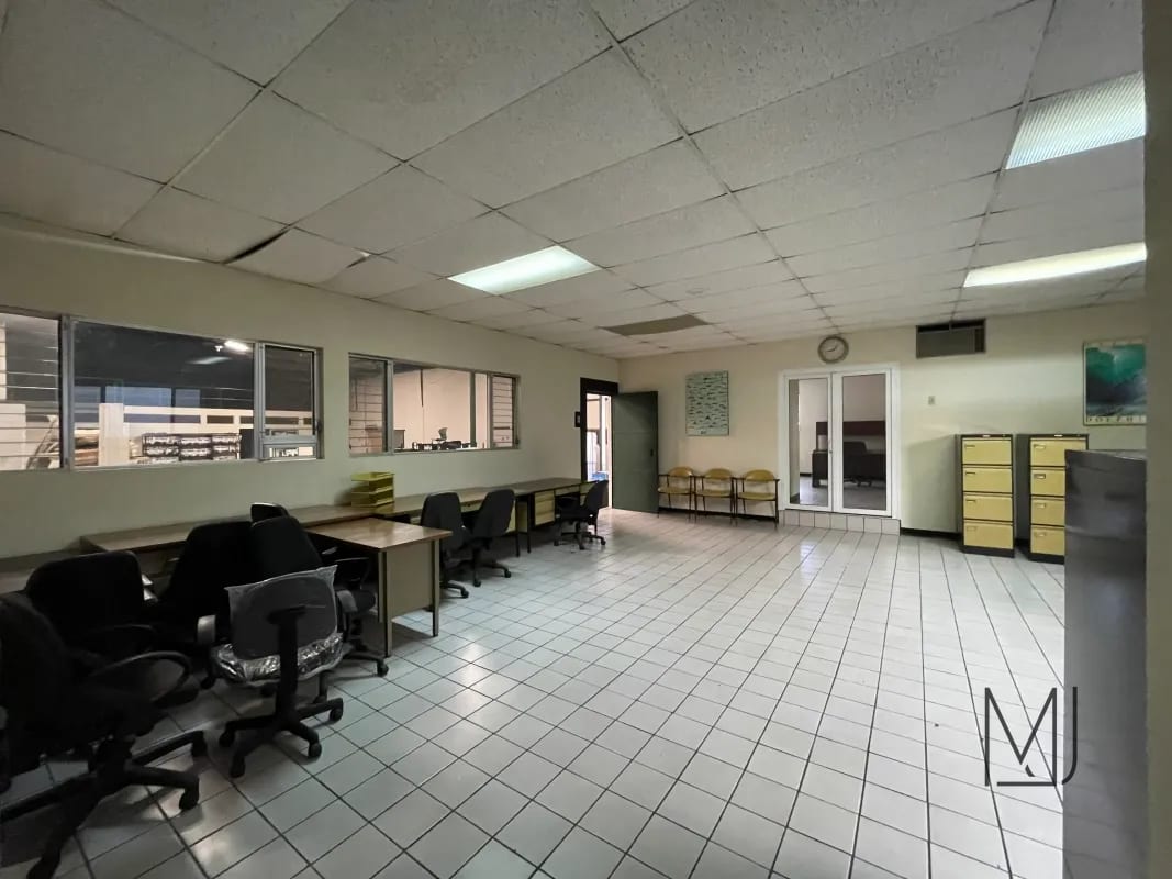 Bodega en alquiler | Villa Nueva | ¡Amplio espacio industrial con cuartos fríos y oficinas! — Bodega / Ofibodega en Alquiler en Villa Nueva, Guatemala, Ciudad — foto 7 de 11