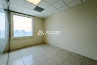 Oficina en Zona 10 — Oficina en Alquiler en Zona 10, Guatemala, Ciudad — miniatura 3 de 5