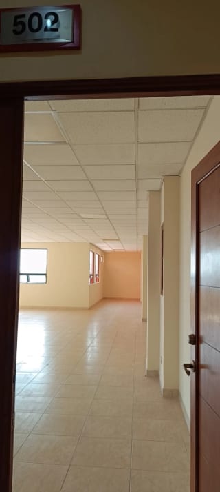 Amplias Oficinas en Renta — Oficina en Alquiler en Zona 13, Guatemala, Ciudad — miniatura 1 de 6