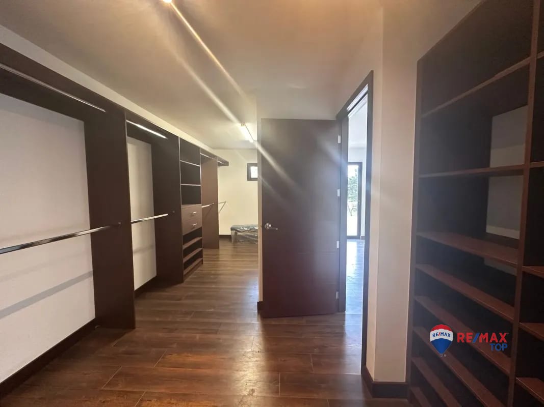 CASA MODERNA, COND. PORTAL VERDE 3 DORMITORIOS / STA. CATARINA PINULA — Casa en Venta en Santa Catarina Pinula, Guatemala, Ciudad — foto 3 de 9