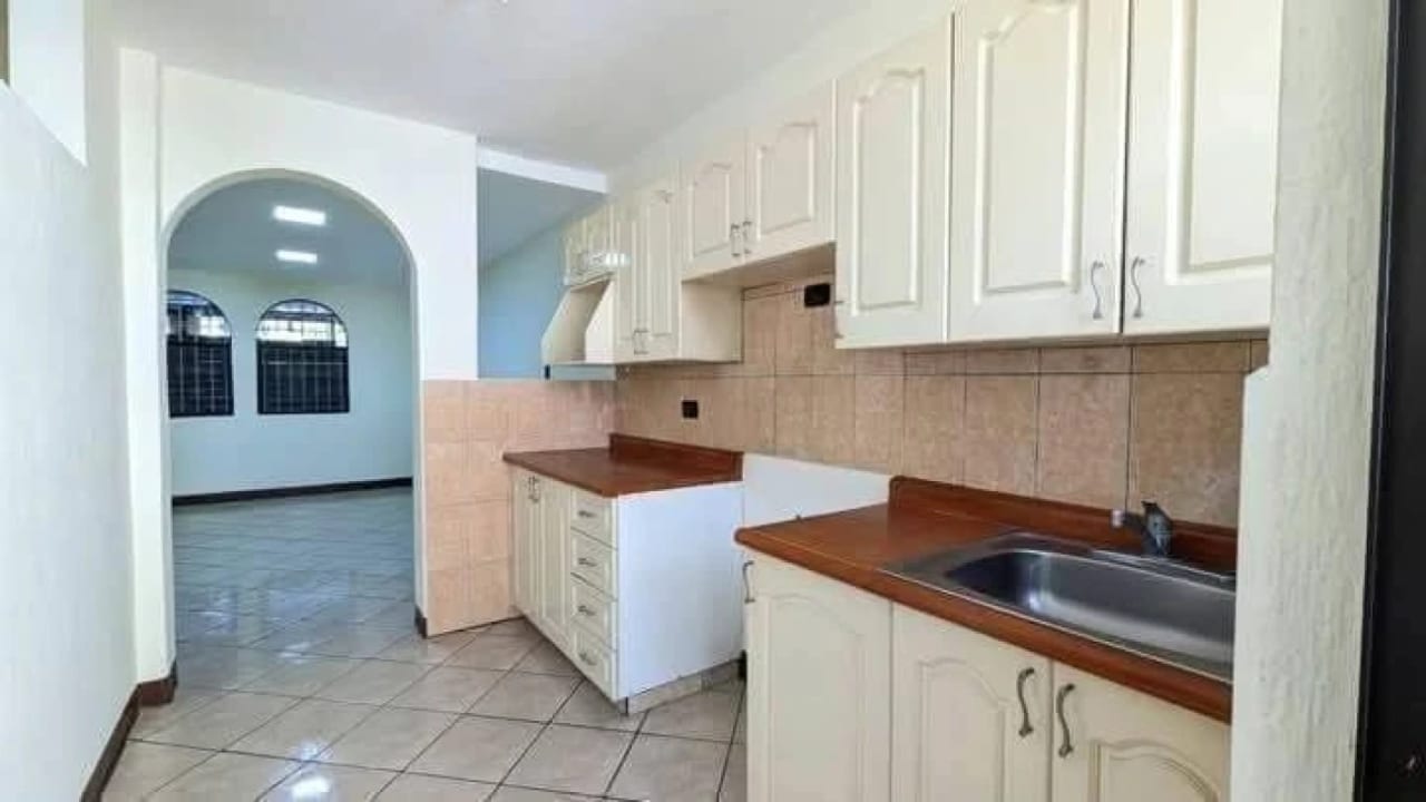 CASA EN VENTA DENTRO DE GARITA NUEVA MONTSERRAT ZONA 3 MIXCO — Casa en Venta en Zona 3 Mixco, Guatemala, Ciudad — foto 11 de 12