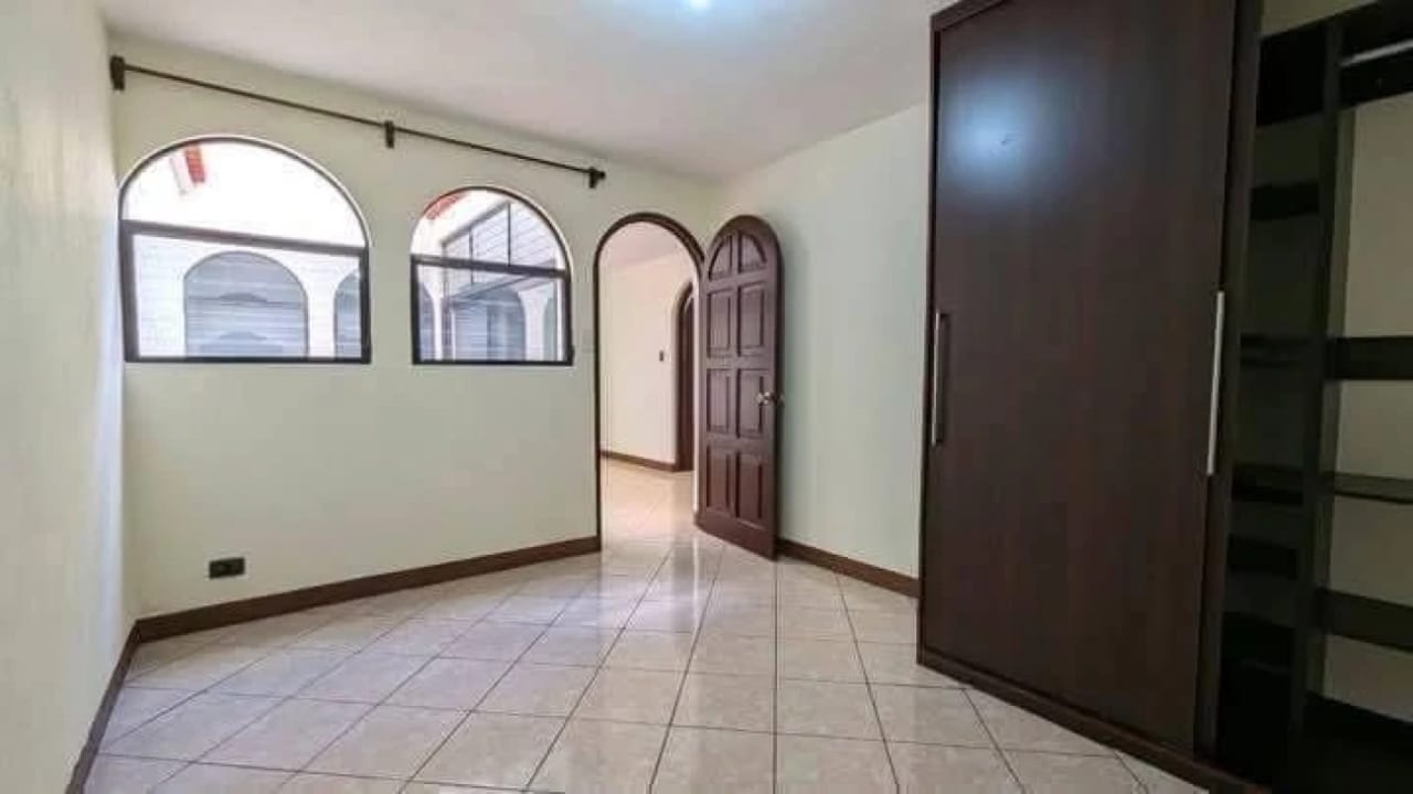CASA EN VENTA DENTRO DE GARITA NUEVA MONTSERRAT ZONA 3 MIXCO — Casa en Venta en Zona 3 Mixco, Guatemala, Ciudad — foto 9 de 12